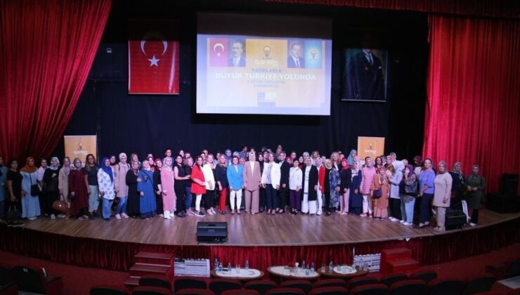 AK Parti İzmir Kadın Kolları’ndan ‘Kadın Girişimciliği Zirvesi’ buluşması