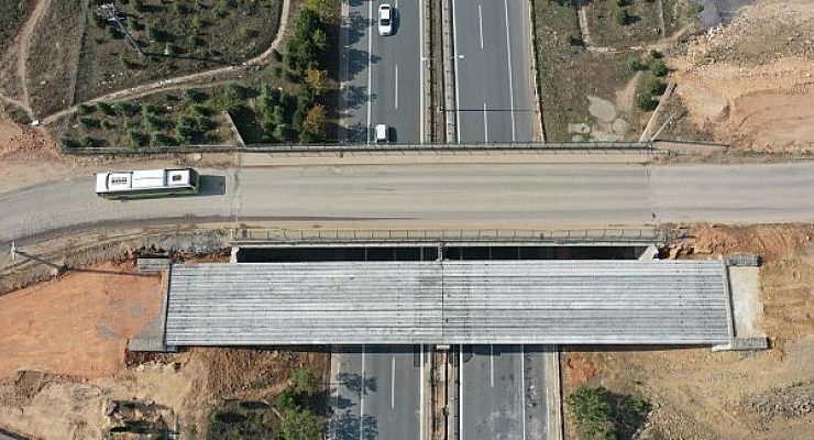 Çayırova Turgut Özal Köprüsü’nde kiriş montajı yapıldı