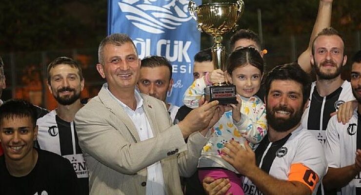 Gölcük Belediye Başkanlığı Kupası finalinde; Seka Doğanspor karşısında sahadan 2-0 galip ayrılan İhsaniyespor şampiyon oldu.