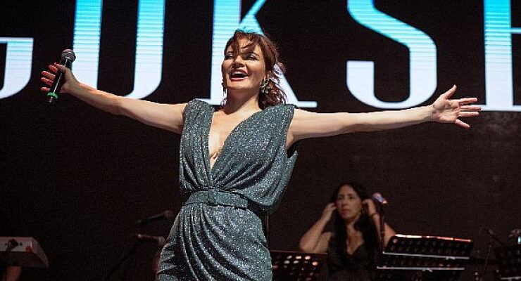 İstanbul Cevahir’in  Yaz Konserleri Göksel’in Sahne Performansıyla Sona Erdi