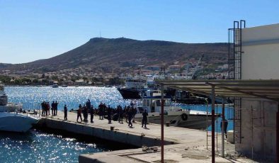 İzmir açıklarında 300 düzensiz göçmen yakalandı