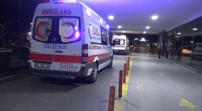 İzmir’de alkollü şahıs ihbara gelen polisi bıçakla yaraladı