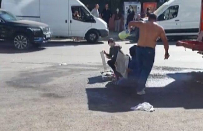 İzmir’de korku dolu anlar, benzin döküp çocuklarını yakmaya kalkıştı