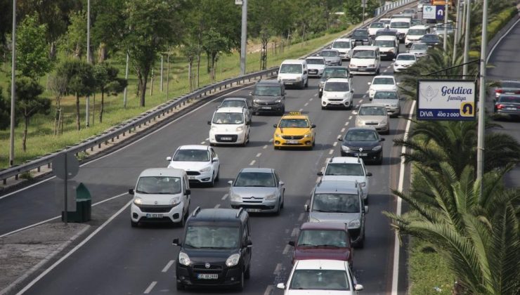 İzmir’de trafiğe kayıtlı araç sayısı yüzde 4,5 arttı