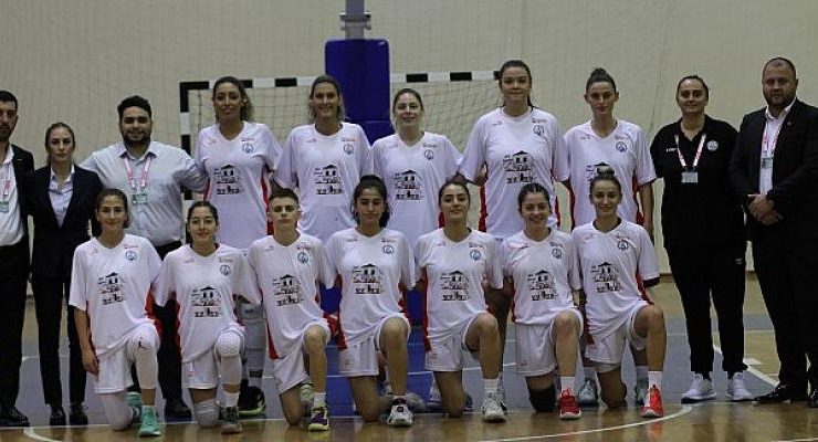 Burhaniye Kadın Basketbol İlk Maçında Fark Attı