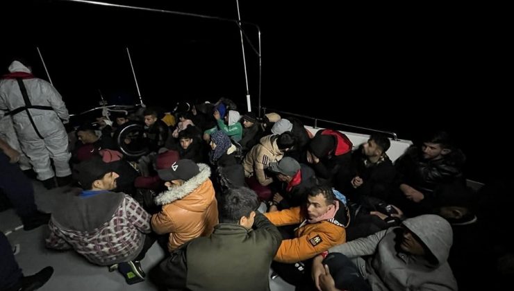 İzmir açıklarında 138 düzensiz göçmen kurtarıldı, 75 göçmen yakalandı