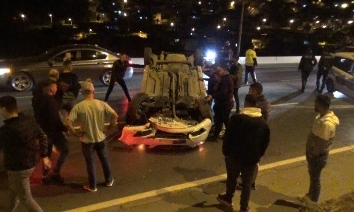 İzmir’de alkollü sürücü direksiyon hakimiyetini kaybederek takla attı