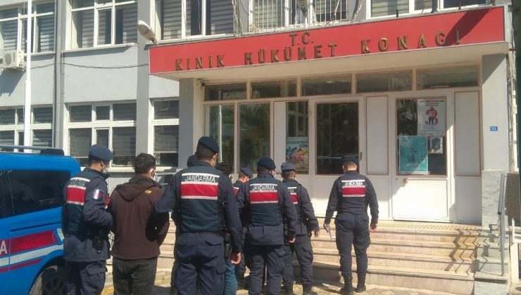 İzmir’de firari 17 suçlu yakalanarak tutuklandı