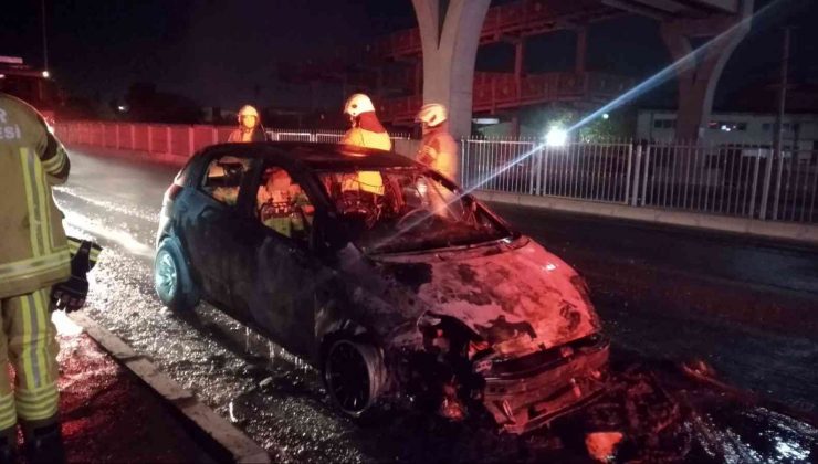 İzmir’de seyir halindeki otomobil alev alev yandı