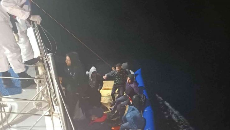 Kuşadası’nda 16 düzensiz göçmen kurtarıldı
