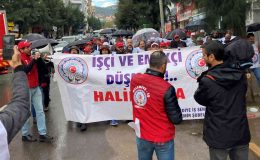 Tazminatsız işten çıkarıldıklarını iddia eden işçilerden Gaziemir Belediyesi önünde eylem