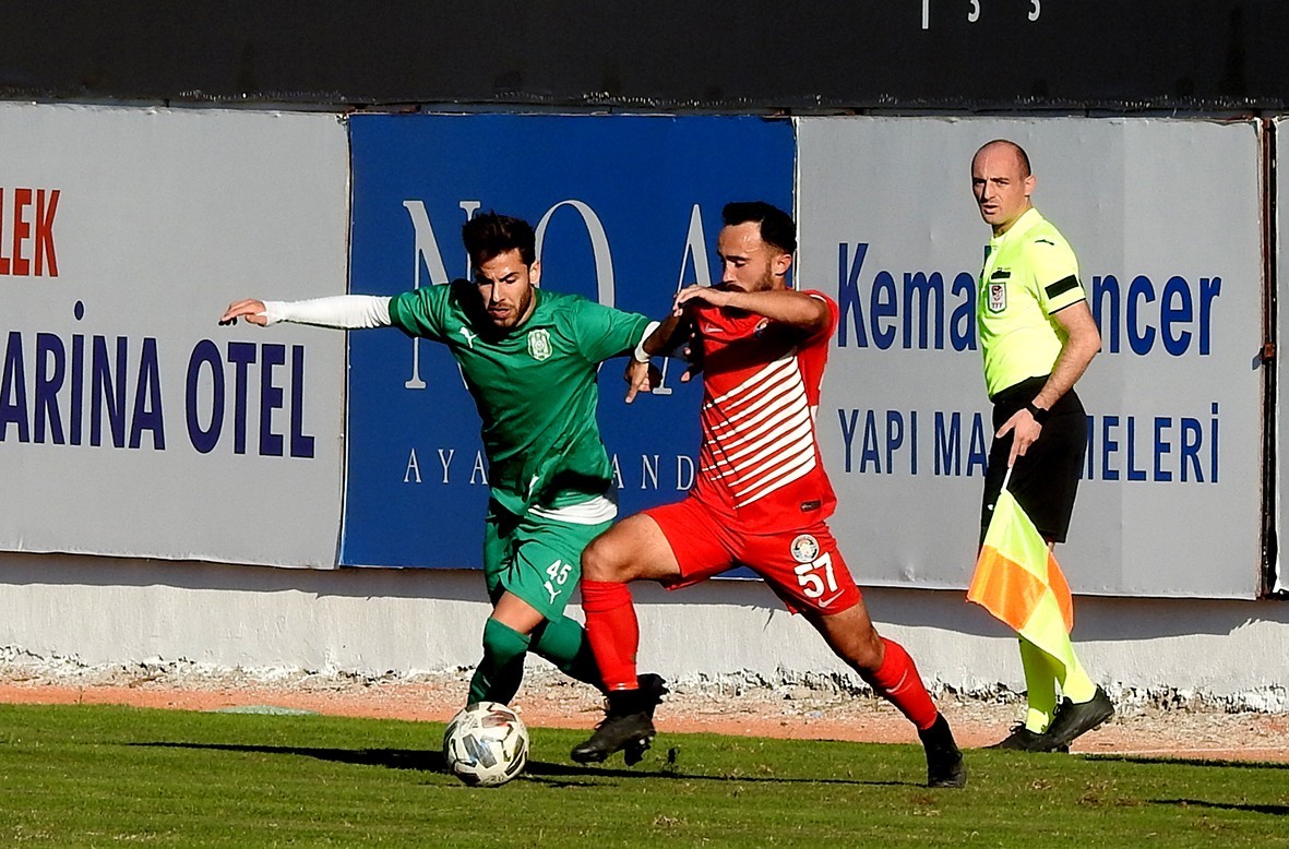Çeşme Belediyespor, ligin ilk devresini 5-1 galibiyetle kapattı