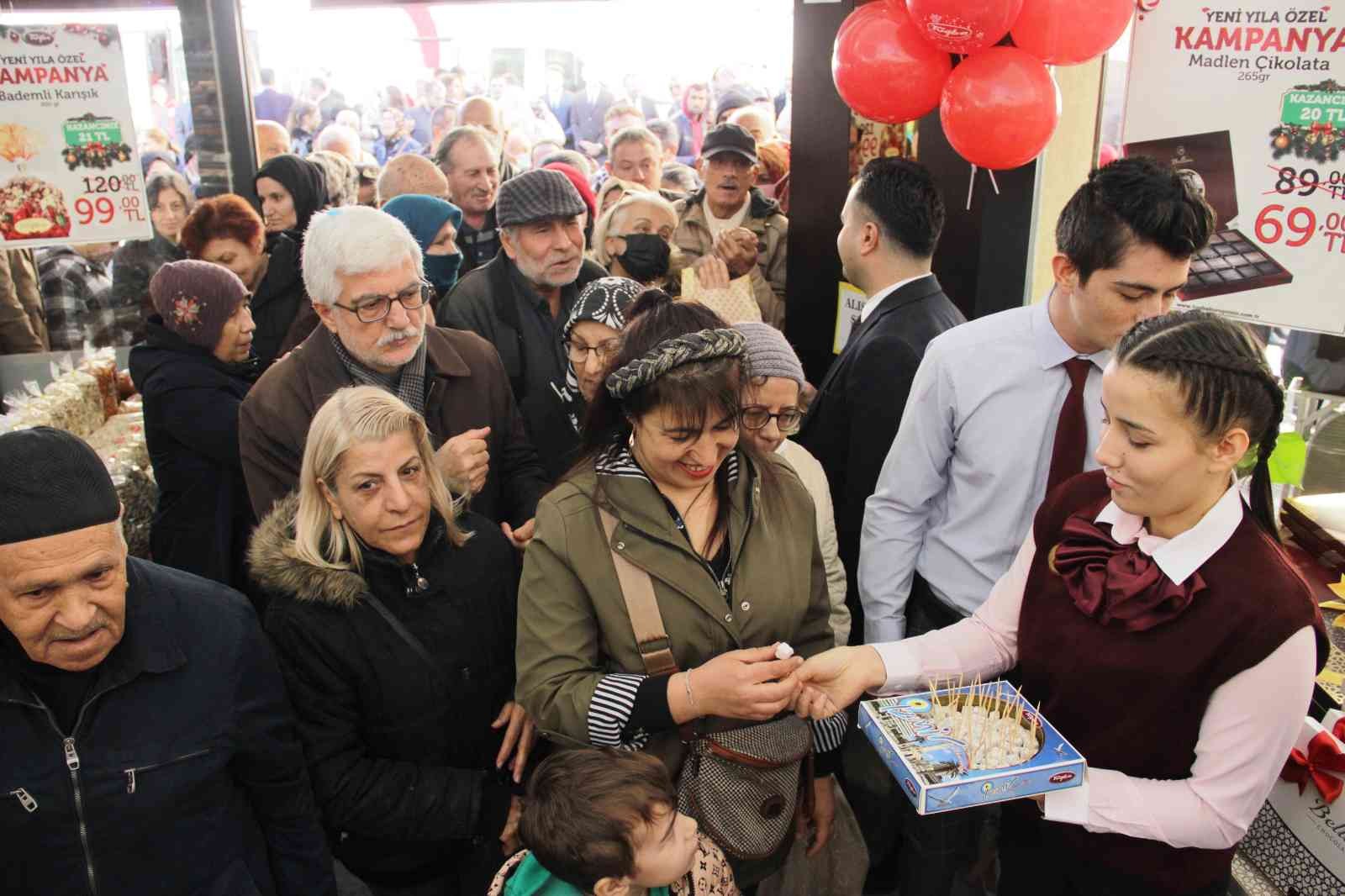 Tuğba Kuruyemiş 103. şubesini İzmir’de hizmete açtı