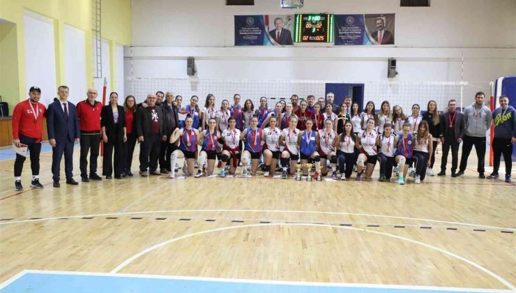 Aydın’da ’Okullar Arası Genç Kızlar Voleybol Şampiyonası’ tamamlandı