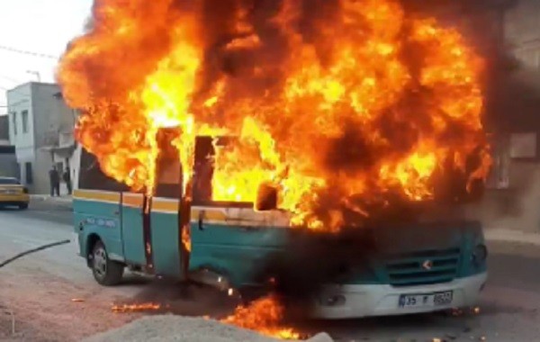 İzmir’de yolcu minibüsü alev alev yandı