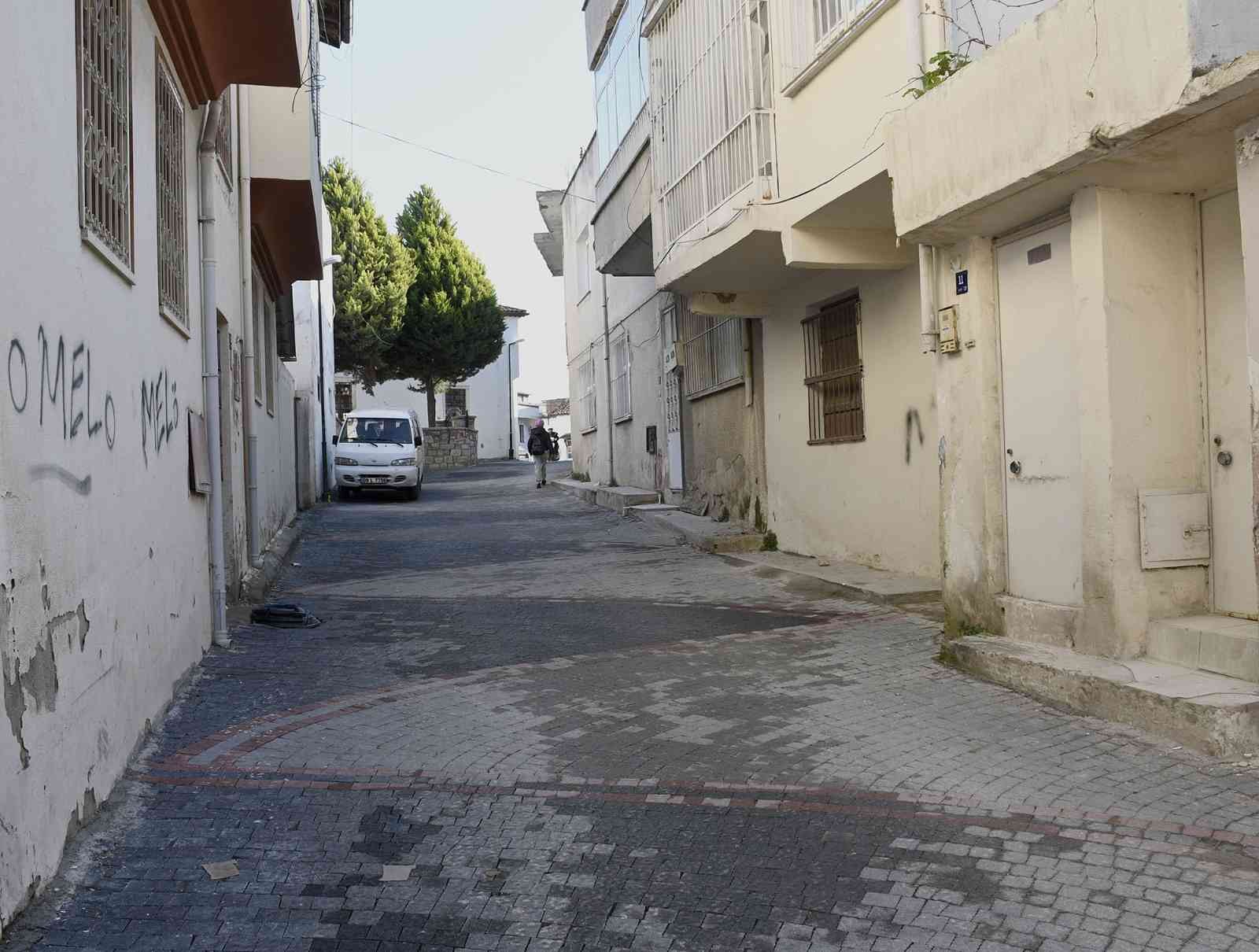 Eski Kuşadası’nın tarihi sokakları aslına uygun olarak yenilendi