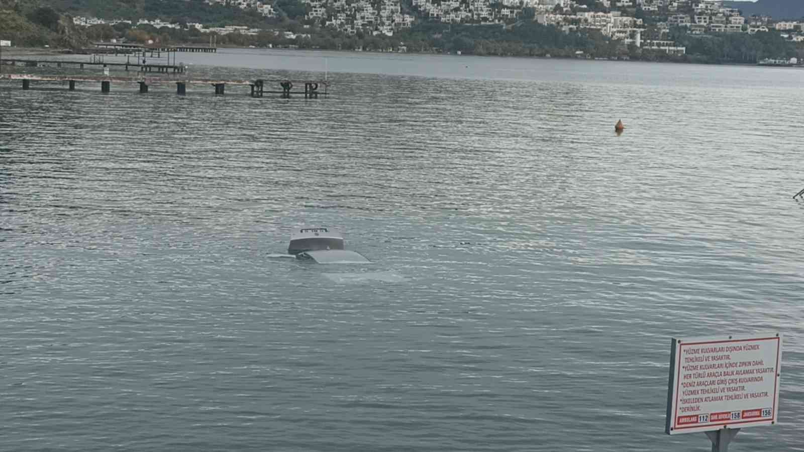 Otomobil denize uçtu, 19 yaşındaki genç boğuldu