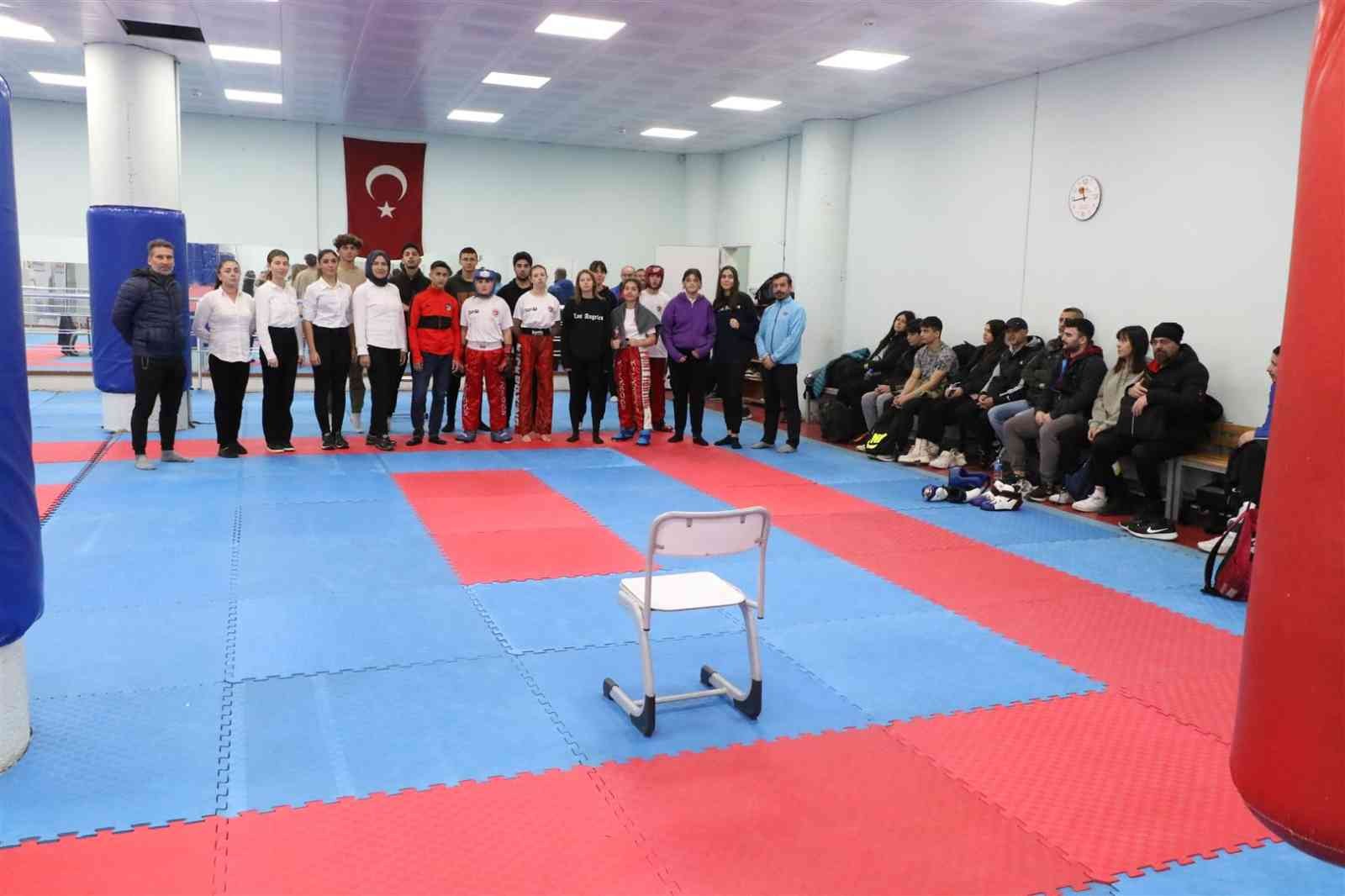 Aydın’da kick boks sporcuları il birinciliği için mücadele ettiler