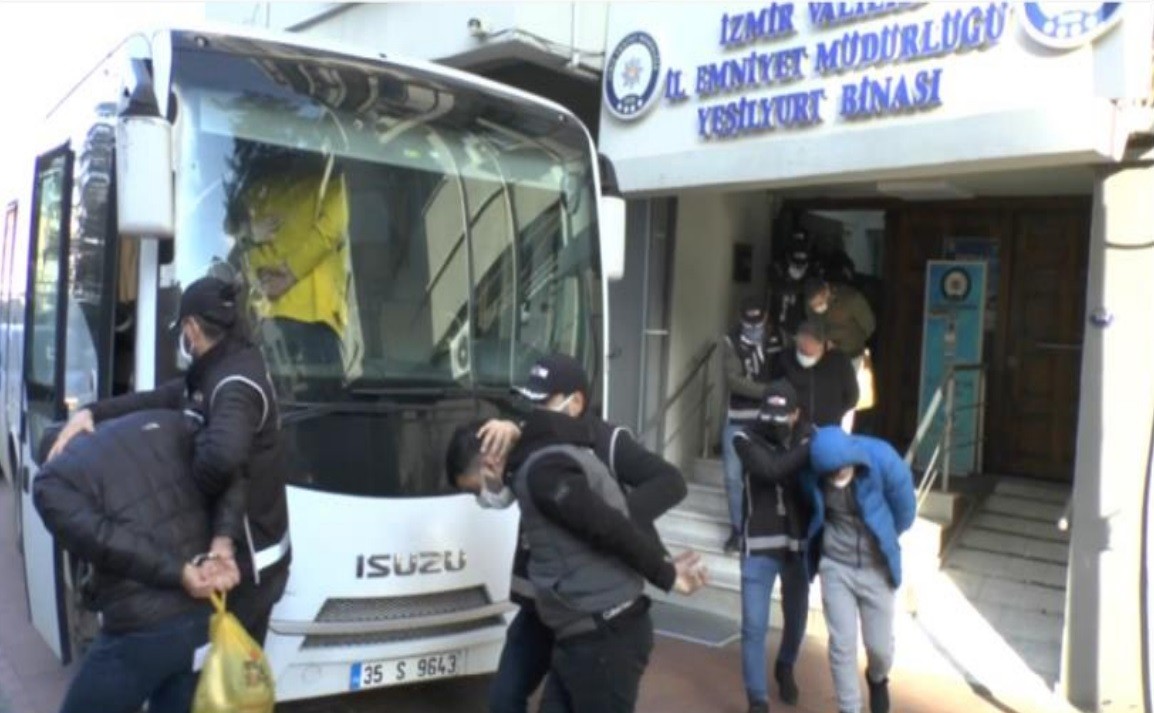 İzmir’de organize ve mali suçlarla mücadele çerçevesinde 222 şüpheli tutuklandı