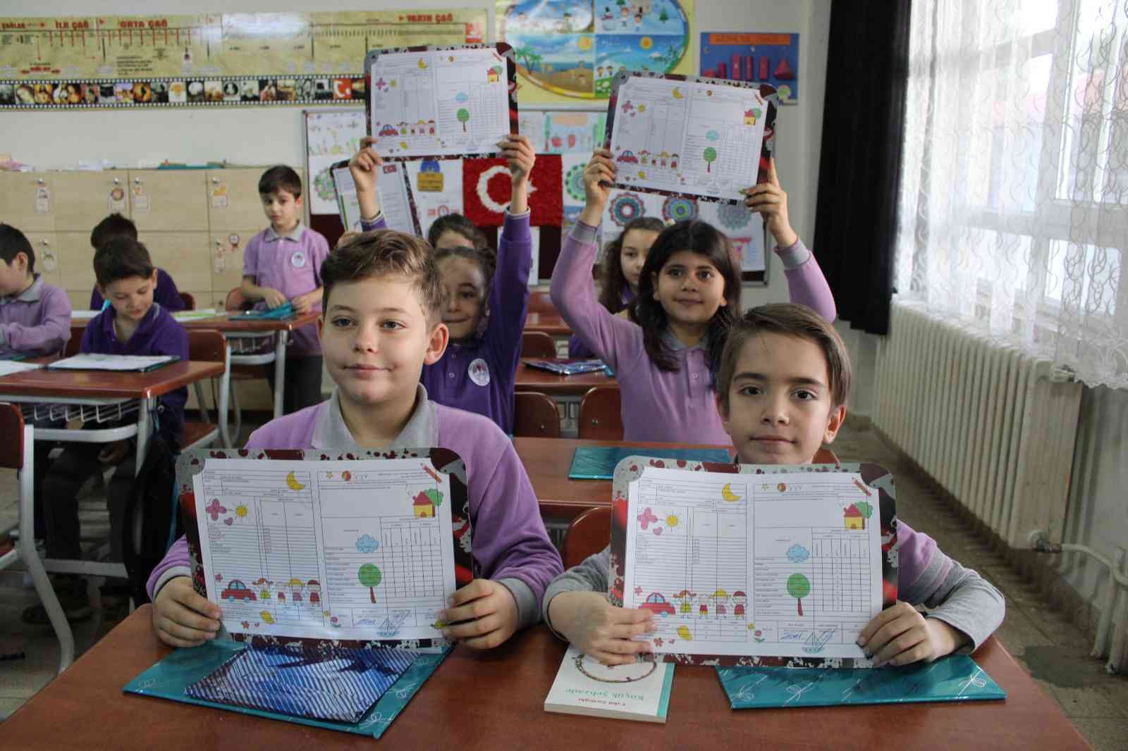 Aydın’da 189 bin 827 öğrenci karne aldı