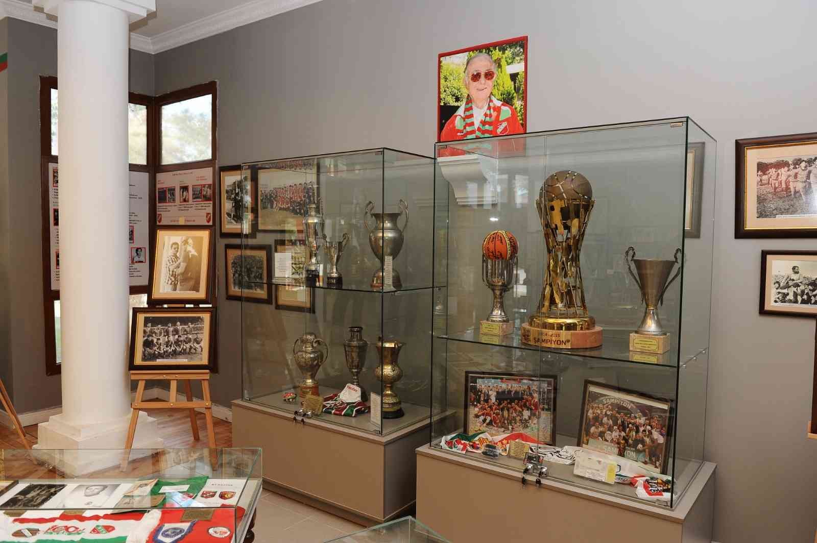 Karşıyaka Spor Kulübünün müzesi açıldı