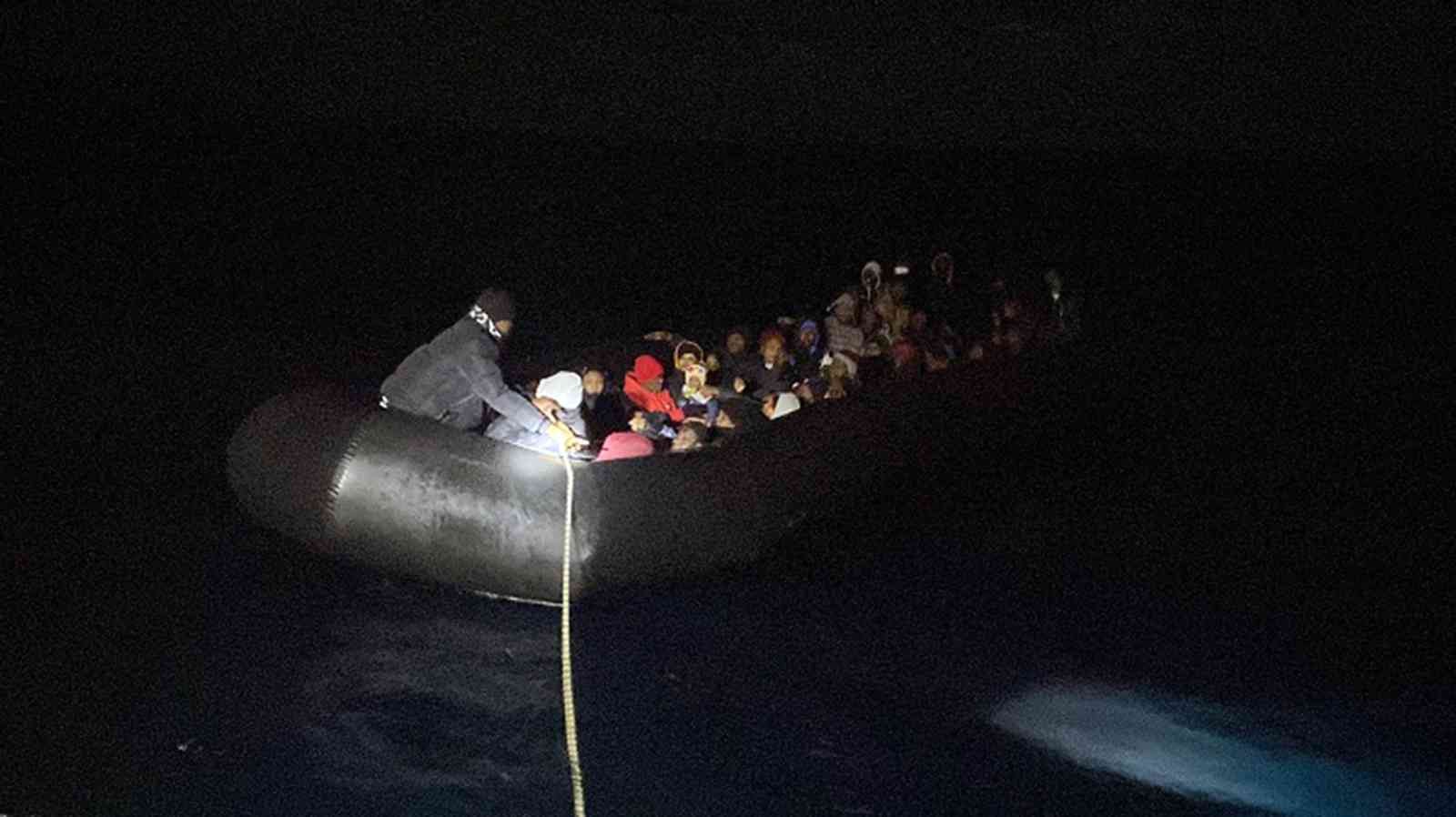 Yunanistan’ın ölüme ittiği 82 göçmen kurtarıldı