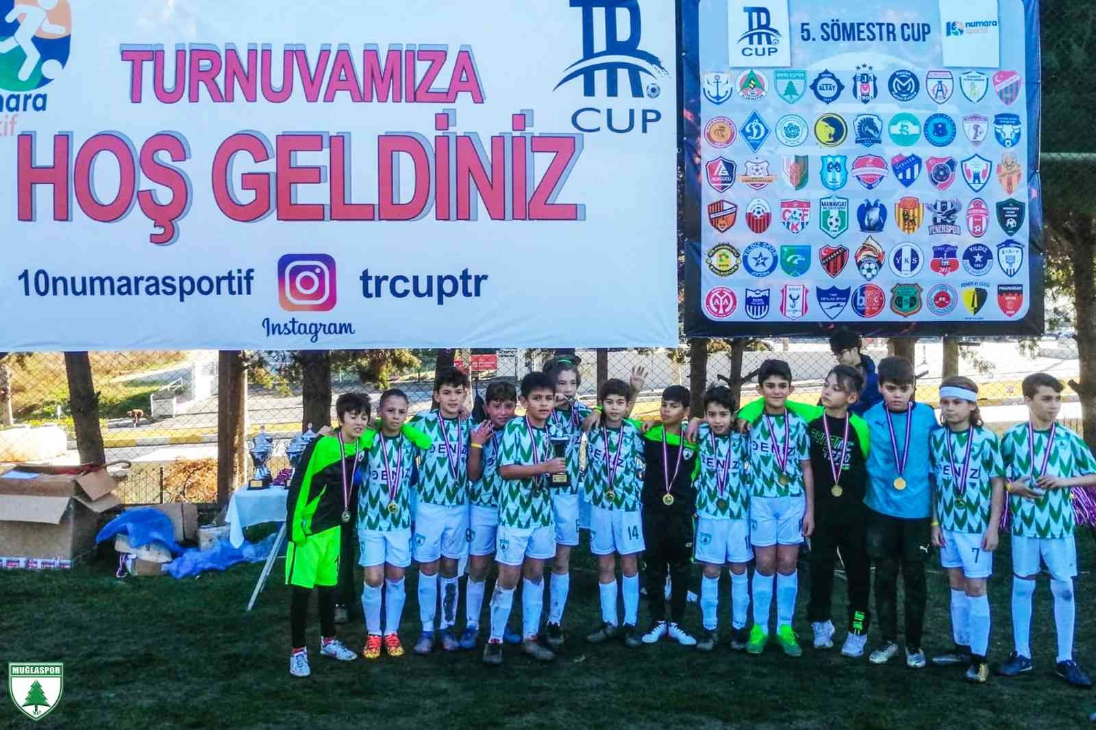 Ermaş Muğlaspor U-11 takımı Sömestr Cup‘tan kupayla döndü
