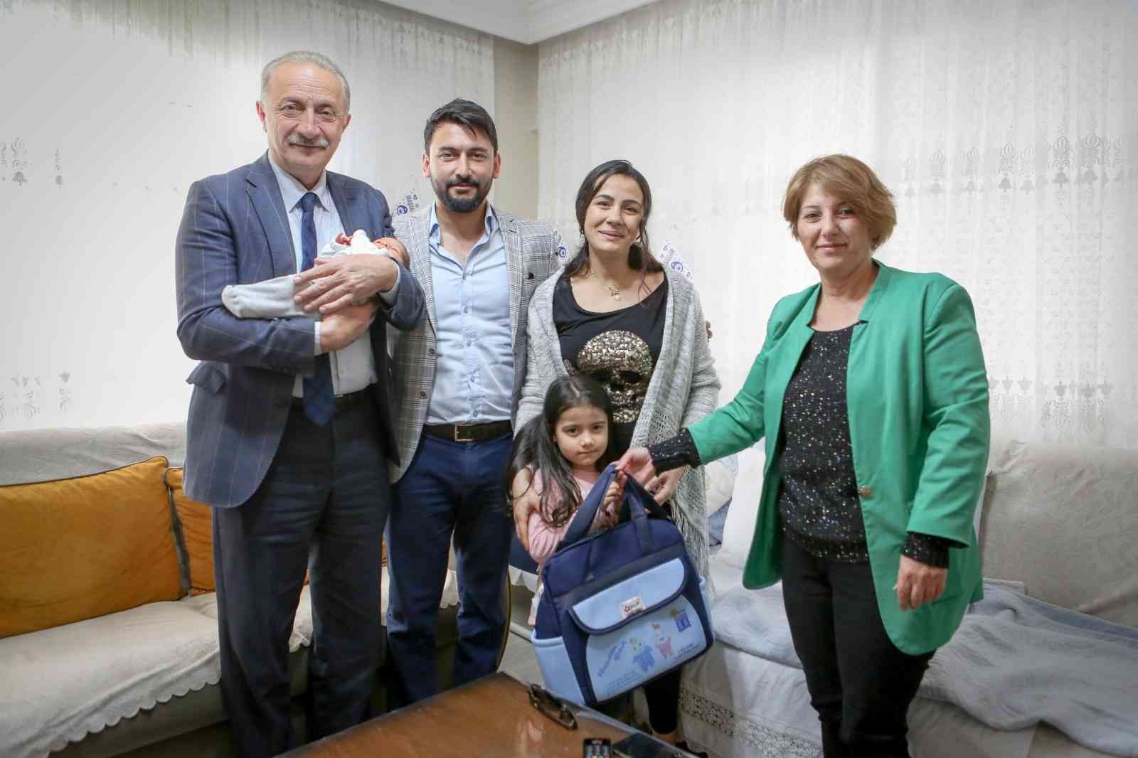 Didim’de “Hoş geldin bebek” projesi 1 yılda 185 aileye ulaştı