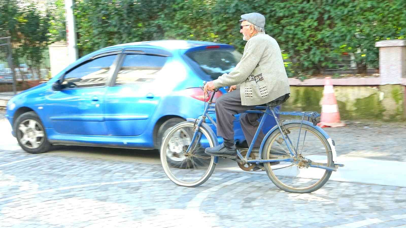 Ula’da 7’den 70’e vatandaşlar bisiklet kullanıyor