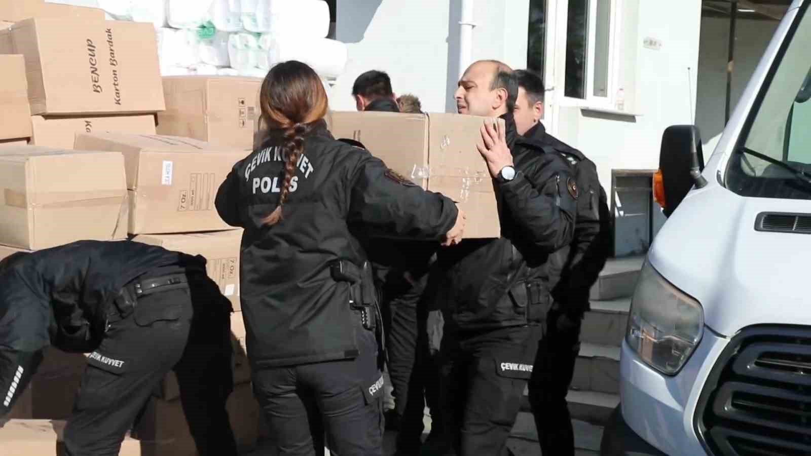 Gönüllü 225 polis İzmir’den deprem bölgesine gitti