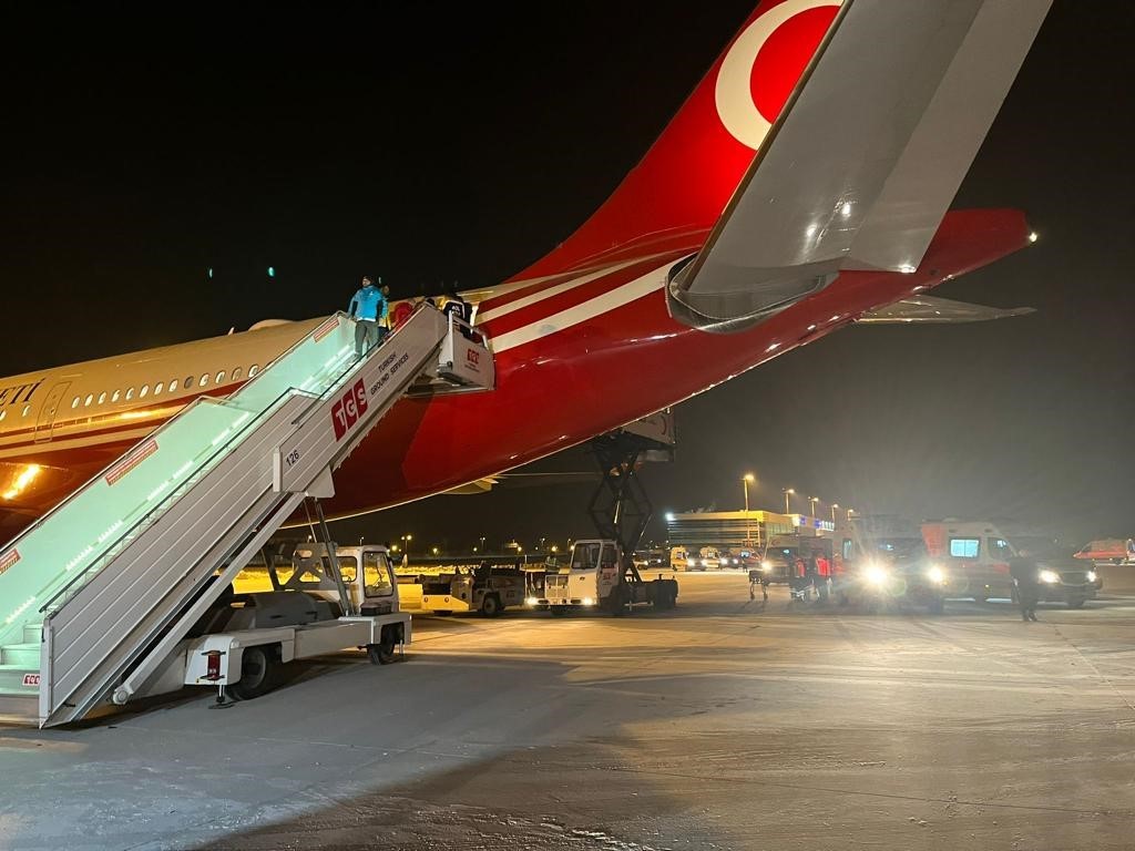 Adana’dan 60 yaralı Cumhurbaşkanlığı uçağı ile Ankara’ya getirildi
