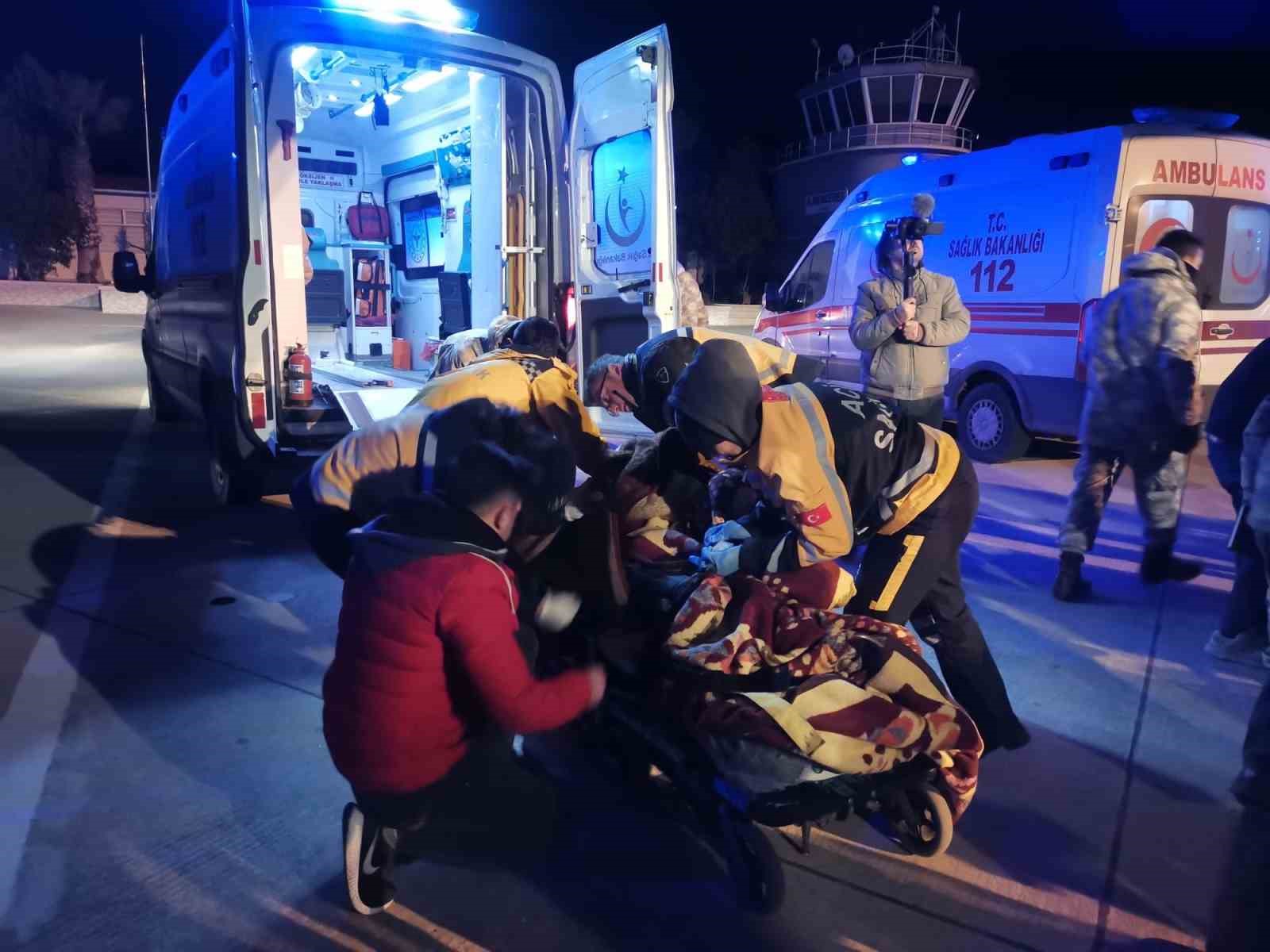 Kahramanmaraş’tan 54 depremzede İzmir’e getirildi
