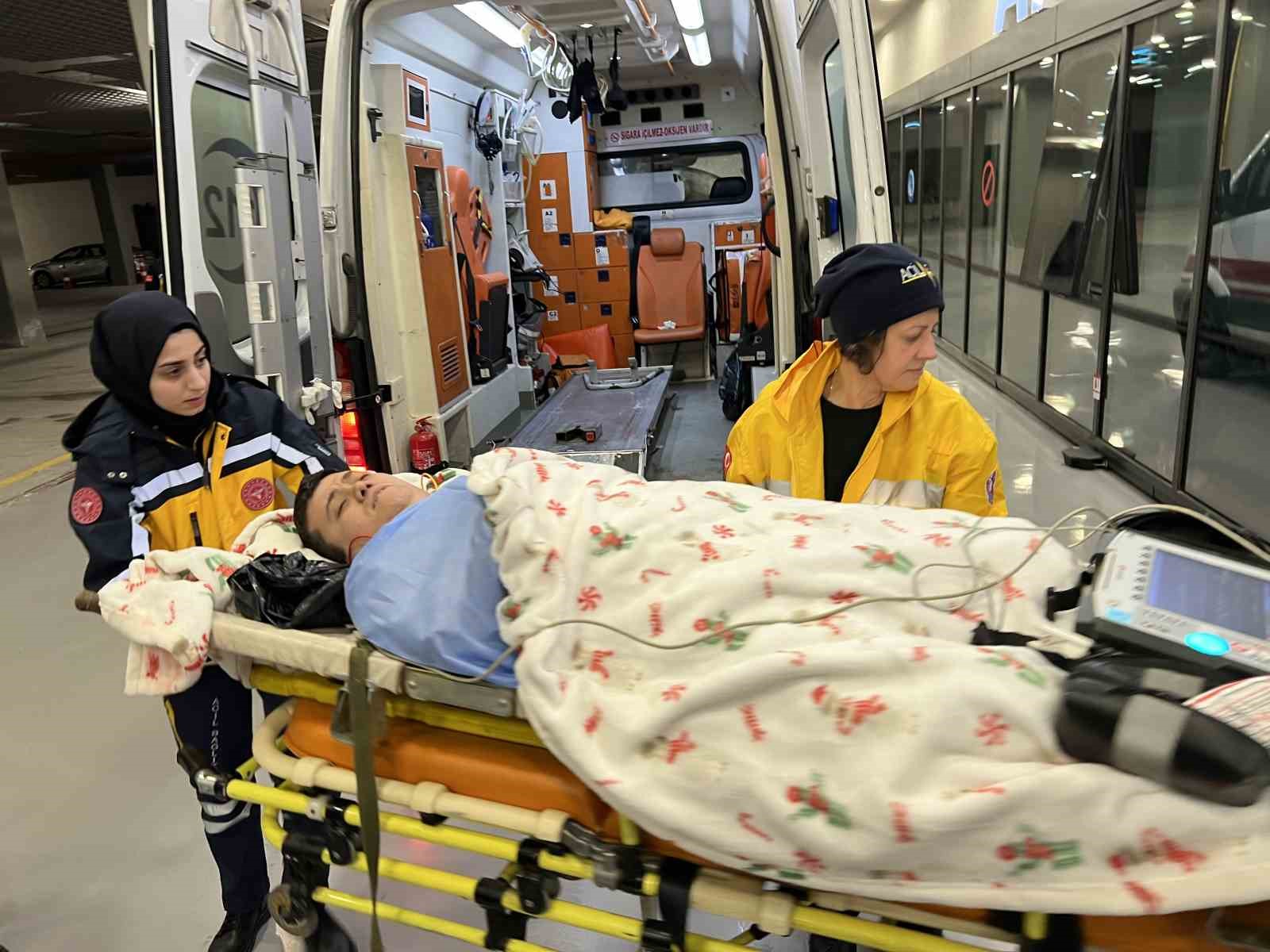 Depremzedeler Başakşehir Çam ve Sakura Şehir Hastanesi’ne getirildi