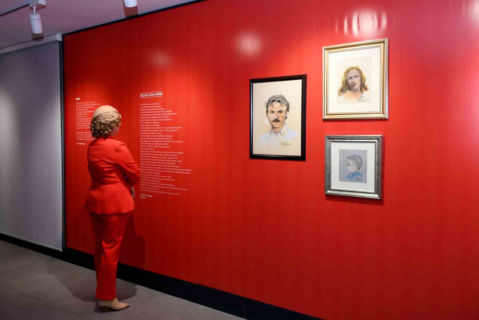 Ressam Gökçebağ’ın ’Geçmiş Uzun Sürer’ isimli resim sergisi Ada Modern’de açıldı