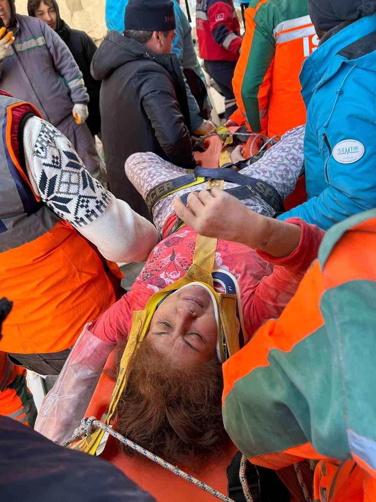 Kahramanmaraş’ta enkazın altında kalan kadın 60’ıncı saatte kurtarıldı
