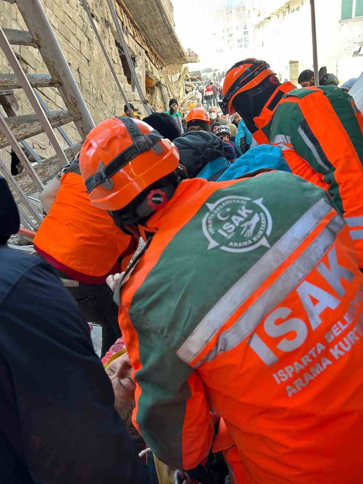 Kahramanmaraş’ta enkazın altında kalan kadın 60’ıncı saatte kurtarıldı