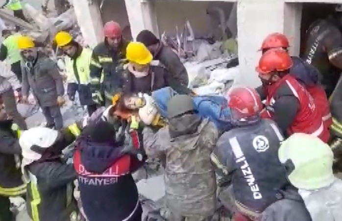 Küçük kızı depremden 56 saat sonra kurtardılar