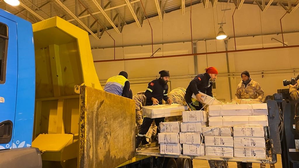 Sanayi Teknoloji Bakanlığı 250 adet duvar kırıcı iş makinesini deprem bölgesine gönderdi
