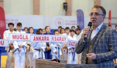 Nevşehir Belediye Başkanı Dr. Mehmet Savran, Okul Sporları Judo Yıldızlar Kız – Erkek Türkiye Birinciliği Müsabakaları açılış törenine katıldı