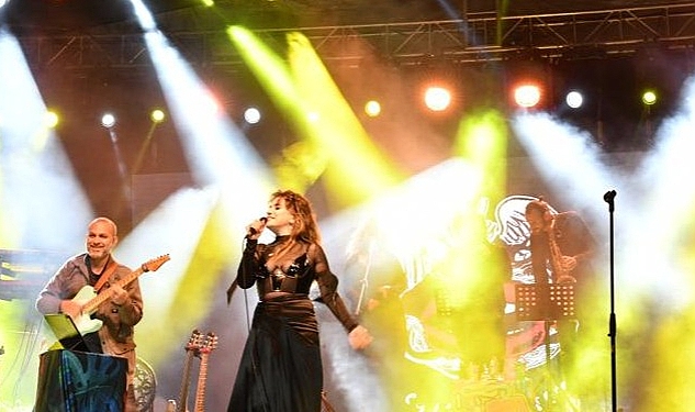 Çiğli 19 Mayıs'ı Ceylan Ertem Konseri ile kutladı