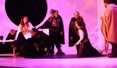 Konya Şehir Tiyatrosu “Barsisa" Oyununu Bu Kez Denizli'de Sahneledi