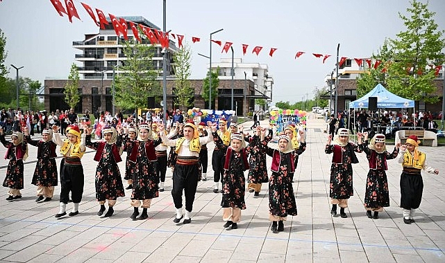 23 Nisan Ulusal Egemenlik ve Çocuk Bayramı, Kartepe'de coşkuyla kutlandı.