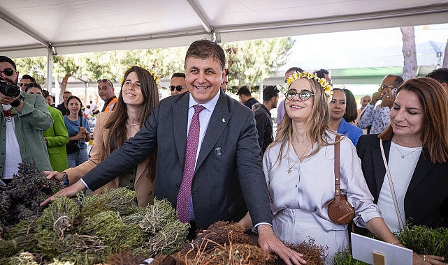 Başkan Tugay, Alaçatı Ot Festivali'nin açılışını yaptı