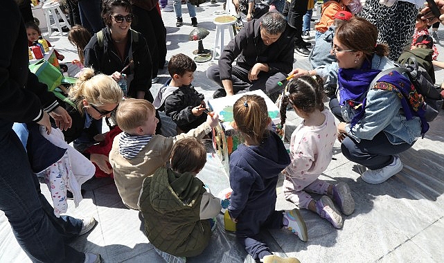 İstanbul Büyükşehir Belediyesi Şehir Tiyatroları'nın 38.'sini düzenlediği “Çocuk Şenliği," ve atölyelerle başladı.