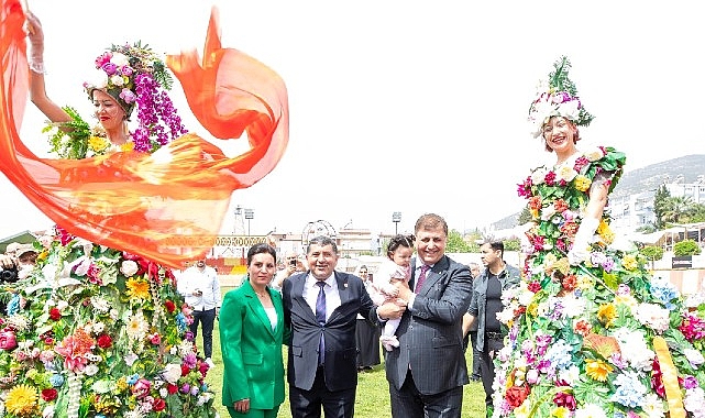 İzmir'in geleneksel festivaliyle Bayındır'da yine çiçekler açtı  “Bize üretmek yakışıyor"