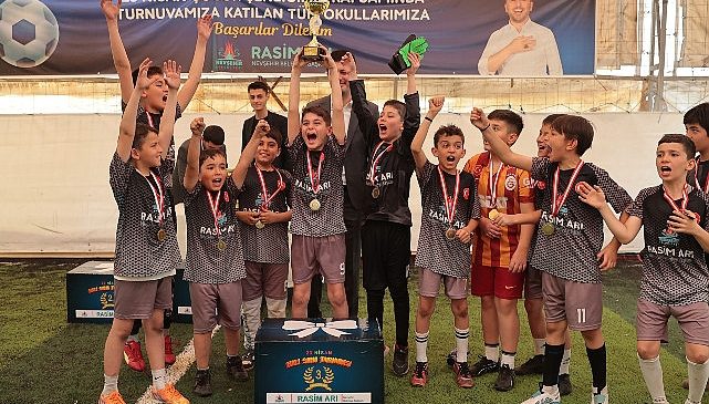 Nevşehir Belediyesi tarafından düzenlenen İlkokullar Arası 23 Nisan Halı Saha Futbol Turnuvası'nda şampiyon Necip Fazıl Kısakürek İlkokulu oldu