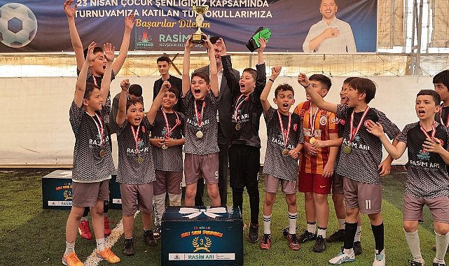 Nevşehir Belediyesi tarafından düzenlenen İlkokullar Arası 23 Nisan Halı Saha Futbol Turnuvası'nda şampiyon Necip Fazıl Kısakürek İlkokulu oldu