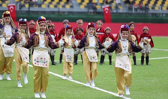 Aliağa'da Coşkulu 19 Mayıs Kutlaması