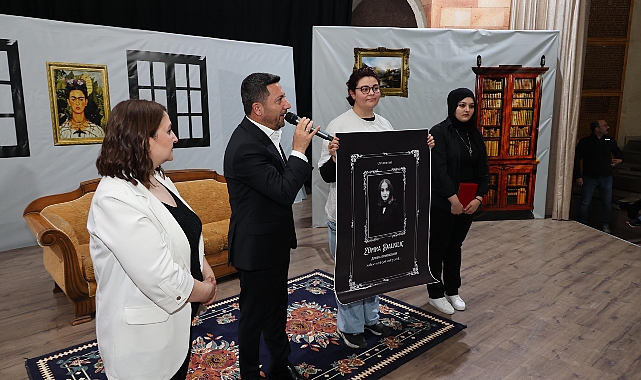 Nevşehir'de yeni kurulan Tozlu Sahne tiyatro ekibinin ilk oyunu olan '9 Canlı' adlı polisiye komedi Kapadokya Kültür ve Sanat Merkezi'nde sahnelendi