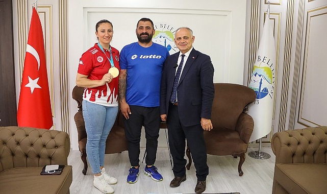 Şampiyon Sporcudan Başkan Öztürk'e Ziyaret